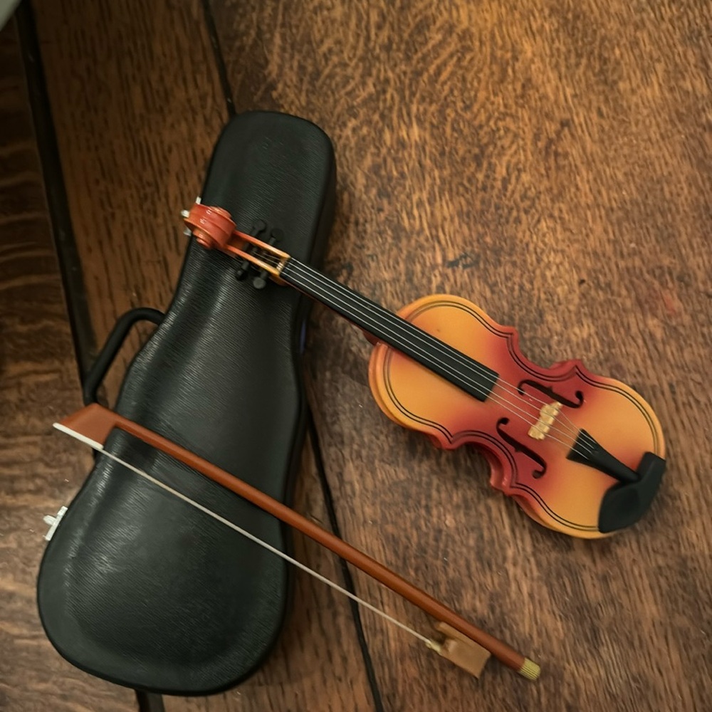 American Girl Doll. Violin with case. Excellent condition.